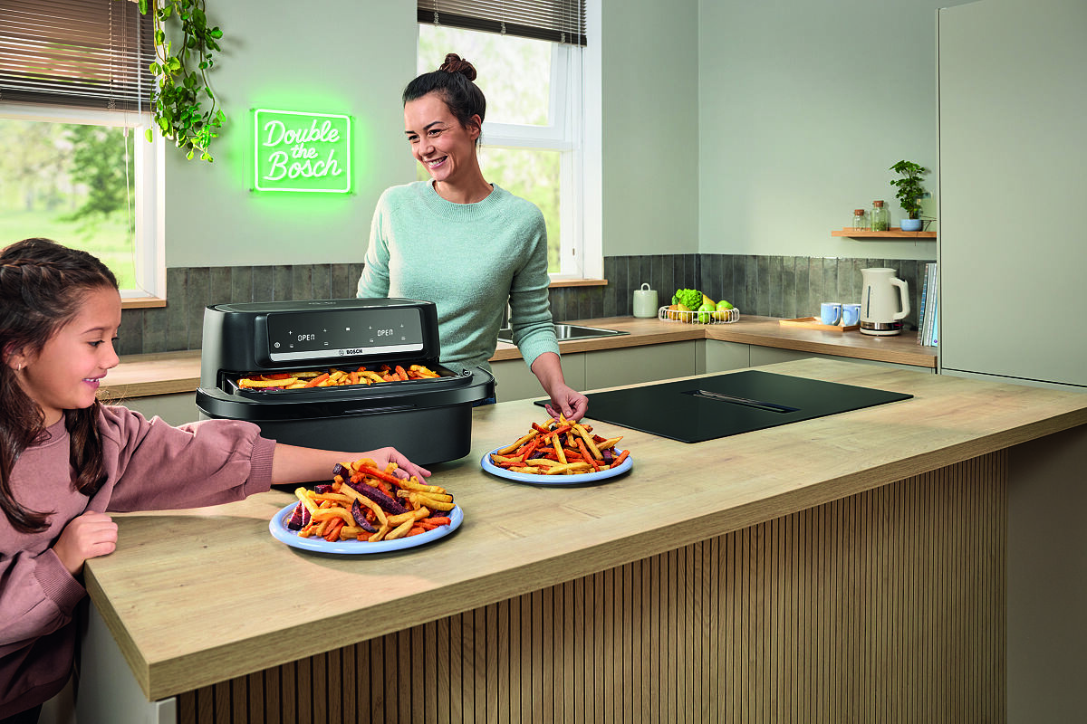 Neue Platzwunder für die große Familienküche: Die Bosch Air Fryer Serie 4 Double Drawer und Double Flex bieten extra viel Platz