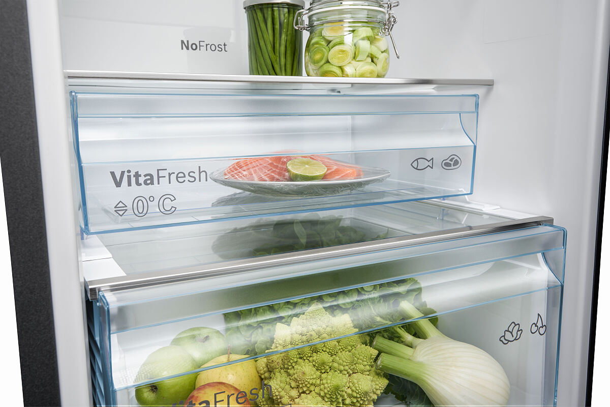 Die bewährte VitaFresh XXL Technologie hält frische Lebensmittel länger frisch.