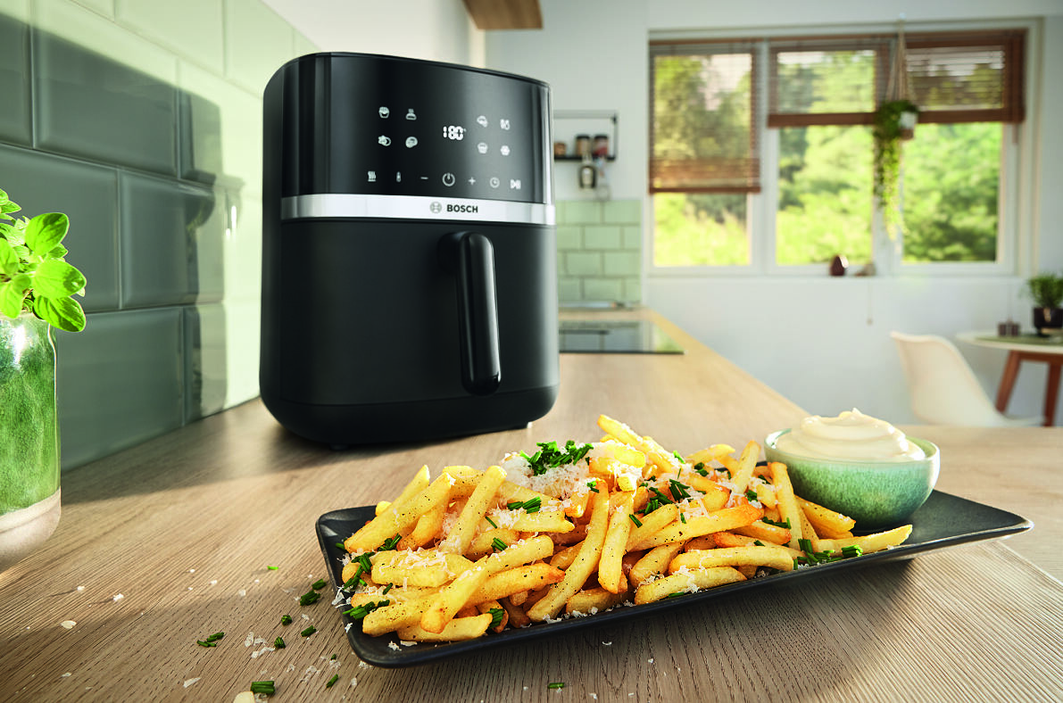 Einfach schneller. Schneller knusprig. Die neuen Bosch Air Fryer helfen, wenn in der Küche die Zeit drängt