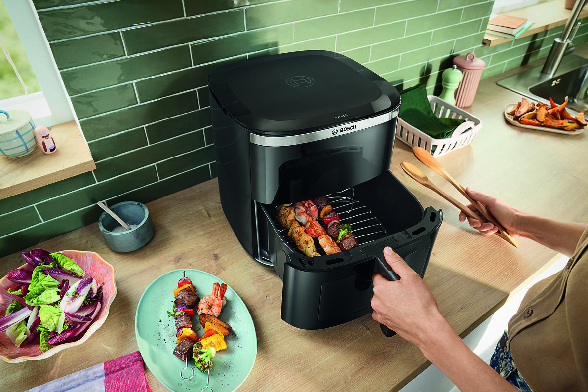 Einfach schneller. Schneller knusprig. Die neuen Bosch Air Fryer helfen, wenn in der Küche die Zeit drängt