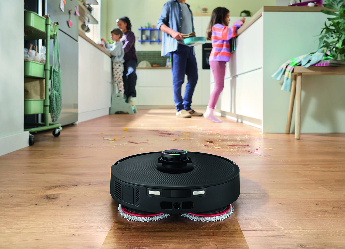 Spotless einschalten, Zeit zum Abschalten. Die neuen Spotless Saug- und Wischroboter von Bosch übernehmen selbstständig den Hausputz