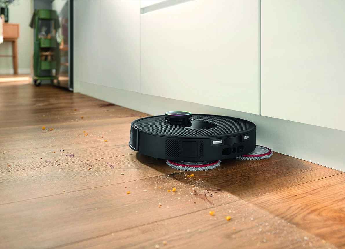 Spotless einschalten, Zeit zum Abschalten. Die neuen Spotless Saug- und Wischroboter von Bosch übernehmen selbstständig den Hausputz
