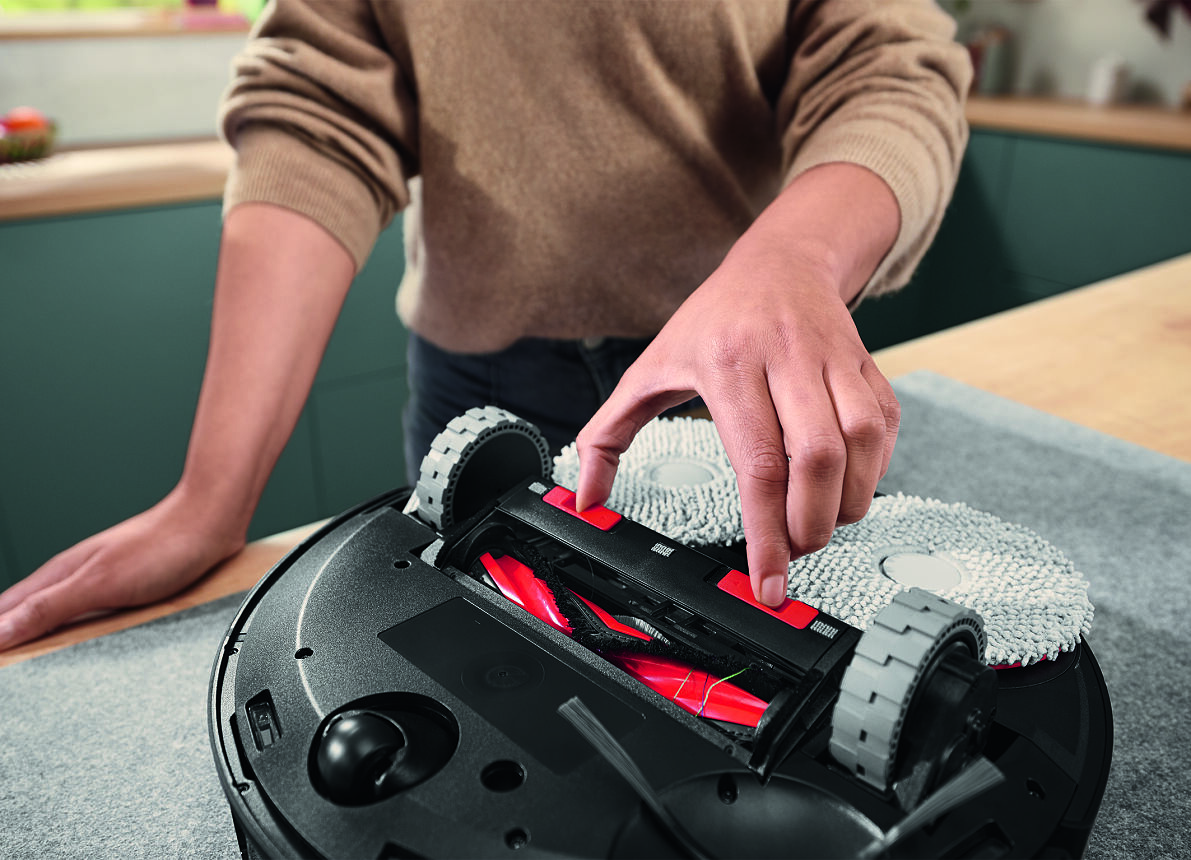 Spotless einschalten, Zeit zum Abschalten. Die neuen Spotless Saug- und Wischroboter von Bosch übernehmen selbstständig den Hausputz