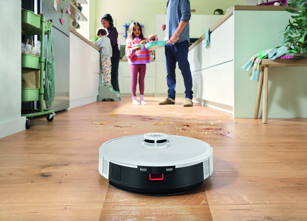 Spotless einschalten, Zeit zum Abschalten. Die neuen Spotless Saug- und Wischroboter von Bosch übernehmen selbstständig den Hausputz