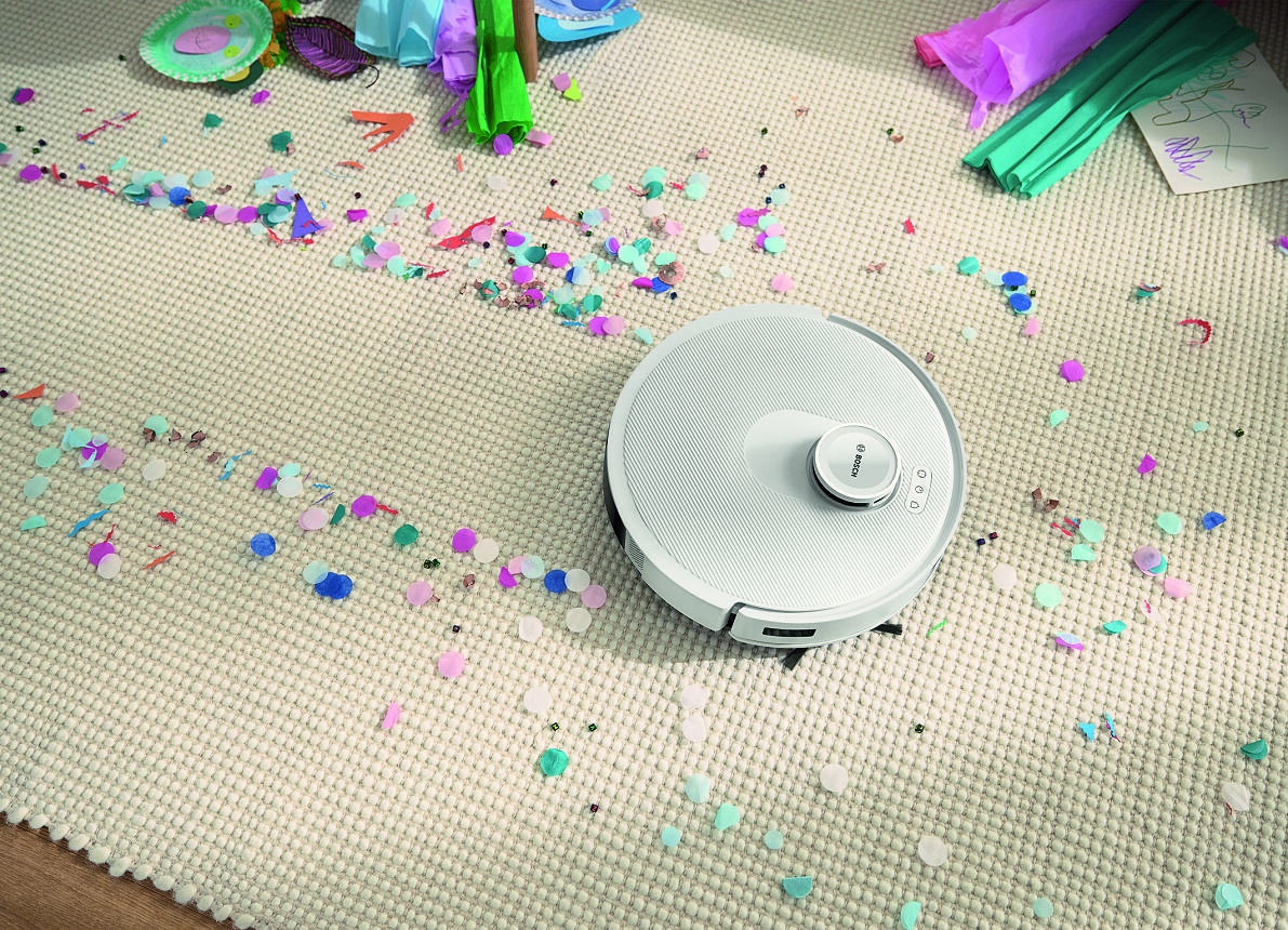 Spotless einschalten, Zeit zum Abschalten. Die neuen Spotless Saug- und Wischroboter von Bosch übernehmen selbstständig den Hausputz